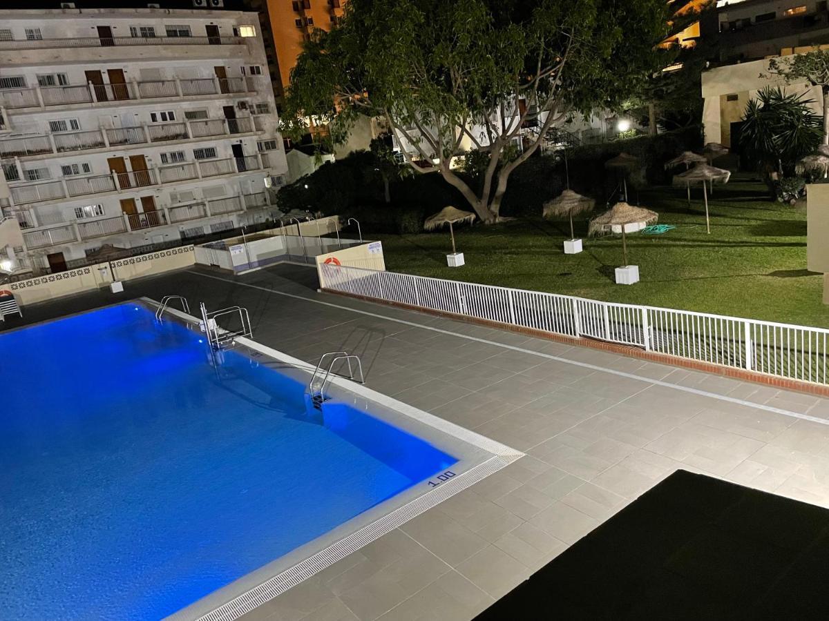Apartamento Totalmente Reformado Con Piscina Y Jardines Al Lado De La Playa De La Carihuela 托雷莫利诺斯 外观 照片