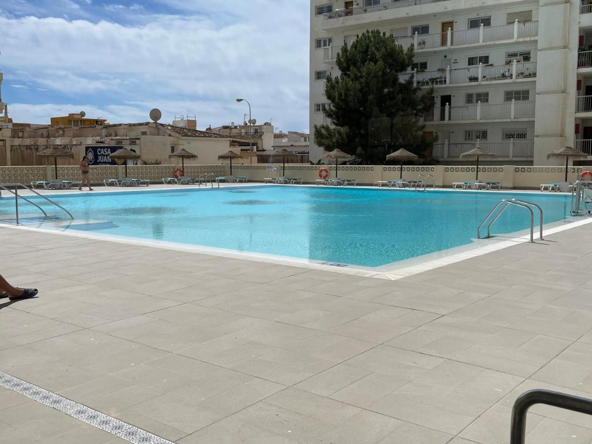 Apartamento Totalmente Reformado Con Piscina Y Jardines Al Lado De La Playa De La Carihuela 托雷莫利诺斯 外观 照片