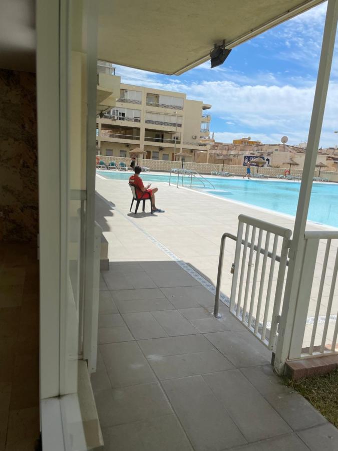 Apartamento Totalmente Reformado Con Piscina Y Jardines Al Lado De La Playa De La Carihuela 托雷莫利诺斯 外观 照片