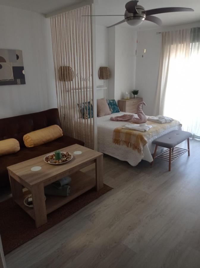 Apartamento Totalmente Reformado Con Piscina Y Jardines Al Lado De La Playa De La Carihuela 托雷莫利诺斯 外观 照片