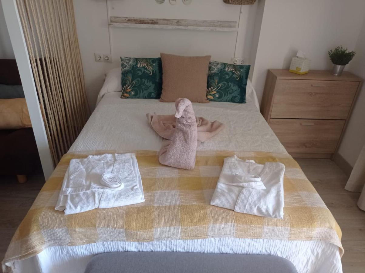 Apartamento Totalmente Reformado Con Piscina Y Jardines Al Lado De La Playa De La Carihuela 托雷莫利诺斯 外观 照片