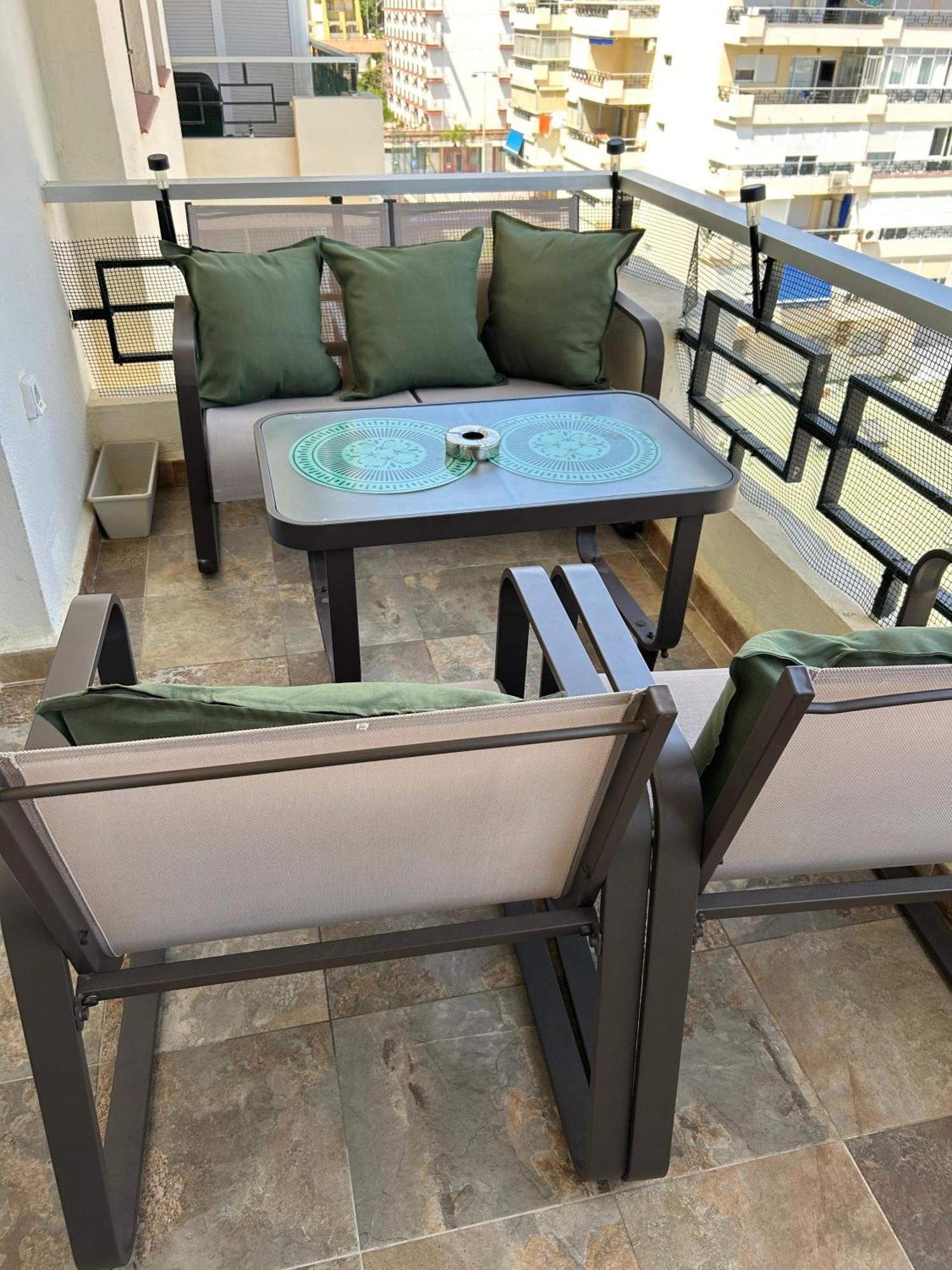 Apartamento Totalmente Reformado Con Piscina Y Jardines Al Lado De La Playa De La Carihuela 托雷莫利诺斯 外观 照片