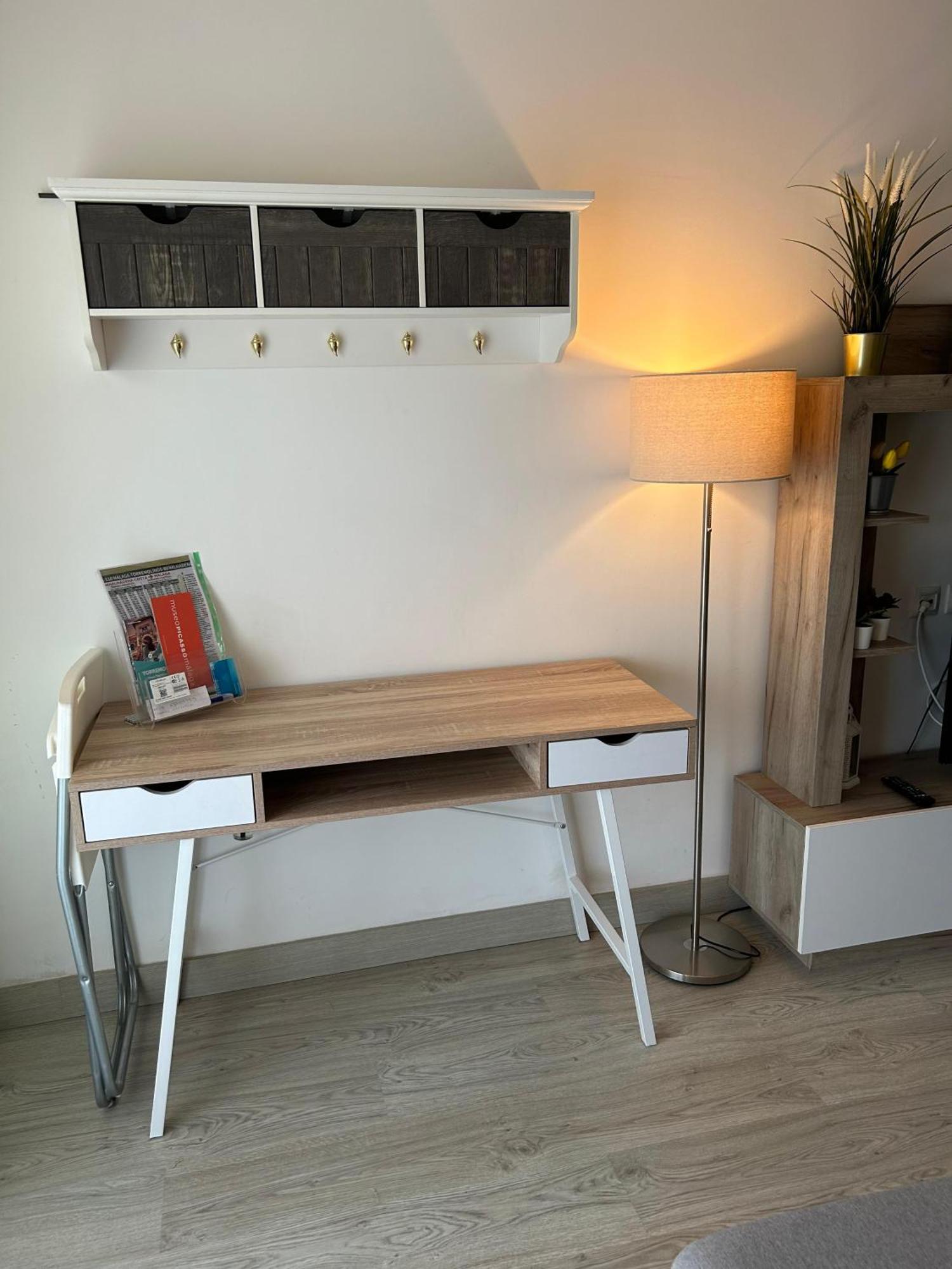 Apartamento Totalmente Reformado Con Piscina Y Jardines Al Lado De La Playa De La Carihuela 托雷莫利诺斯 外观 照片