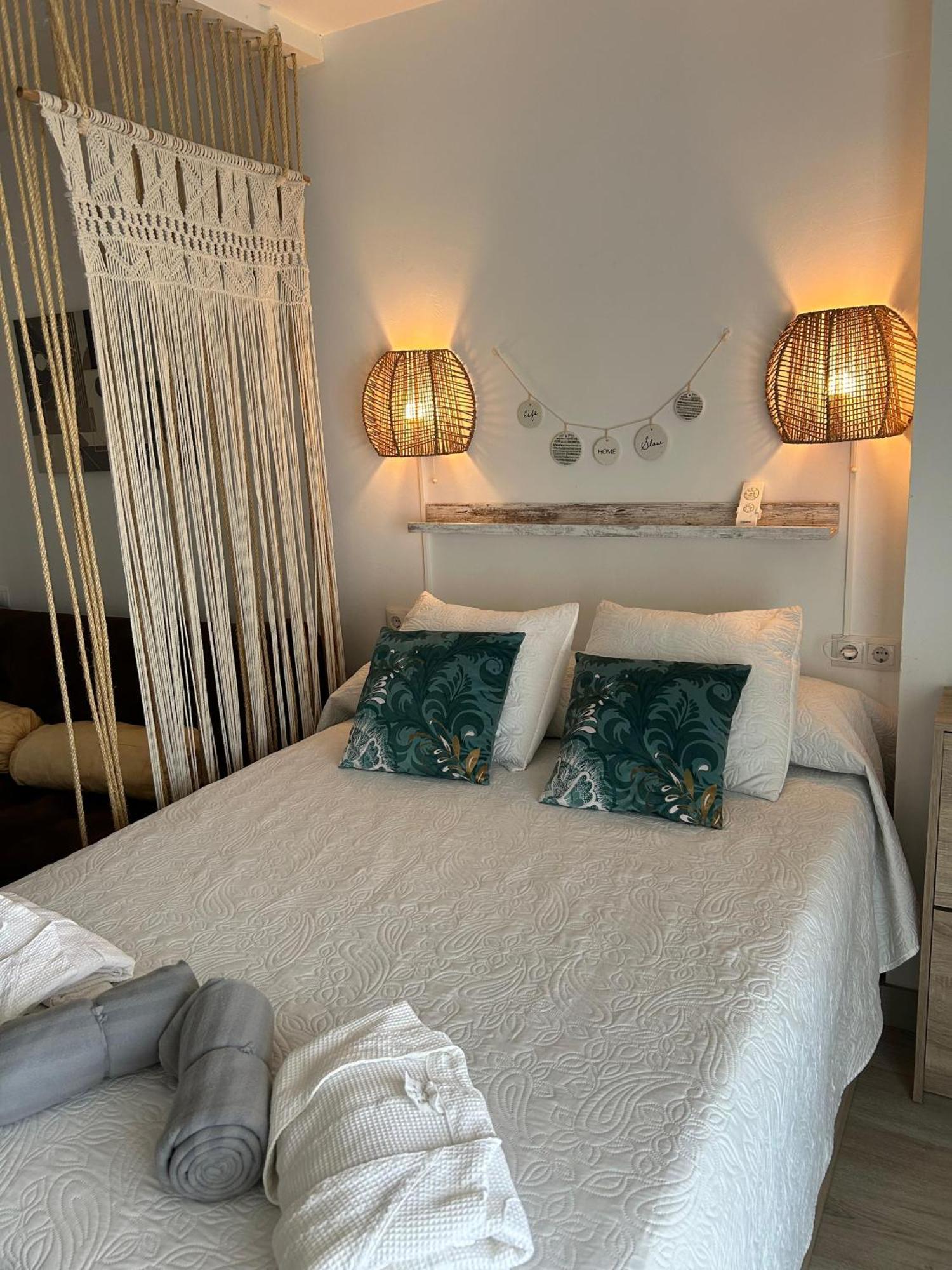 Apartamento Totalmente Reformado Con Piscina Y Jardines Al Lado De La Playa De La Carihuela 托雷莫利诺斯 外观 照片